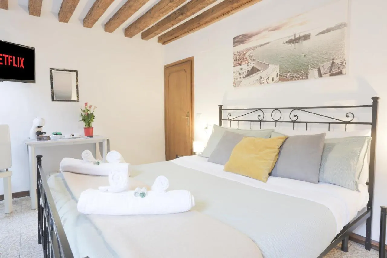 Santa Croce Guest House Venice 0*,